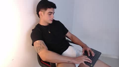 Snapshot of adama_soa chatting on 10.05.25 Hello guys excuse my absence I will be absent for several days for health reasons I hope you understand thank you very much. online show from 10.05.25