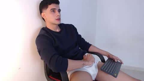 Snapshot of adama_soa chatting on 10.09.25 Hello guys excuse my absence I will be absent for several days for health reasons I hope you understand thank you very much. online show from 10.09.25