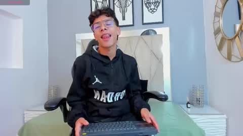 Adams Bobby online show from 11.30.25