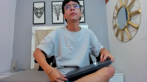 Adams Bobby online show from 04.21.26