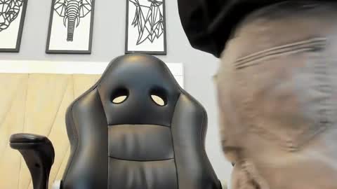 Adams Bobby online show from 04.25.26