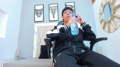 Adams Bobby online show from 04.26.26