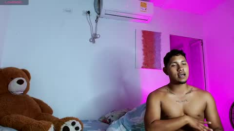 ADAMS Y NIKI online show from 02.15.25