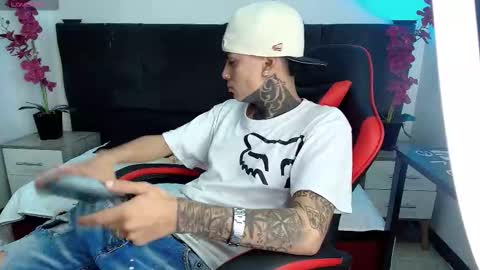 AdamsWalkerr  online show from 02.17.26