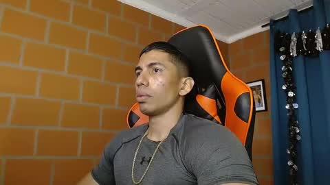 Adan Sin online show from 02.18.25