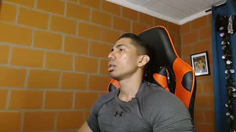 Adan Sin online show from 02.24.25