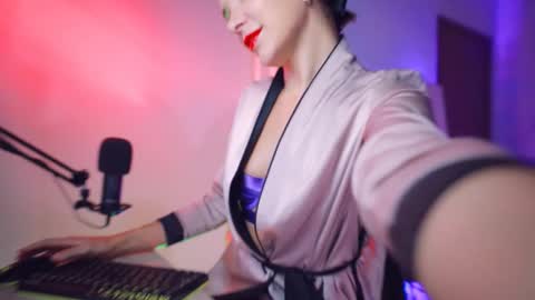 Snapshot of addictsqueen chatting on 05.29.26 ADDICTION online show from 05.29.26