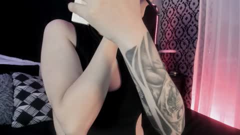 Snapshot of adeelinee chatting on 02.12.26 Ade online show from 02.12.26