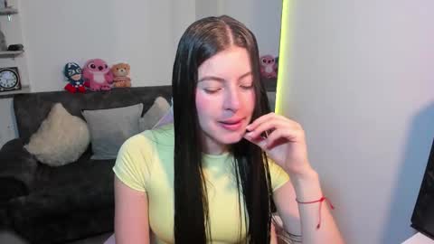 Snapshot of adela_parker chatting on 11.28.25 Adela Parker online show from 11.28.25