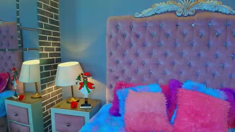 Adelaine online show from 12.17.25