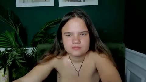 Snapshot of adelecruzz chatting on 05.18.26 adelecruzz online show from 05.18.26