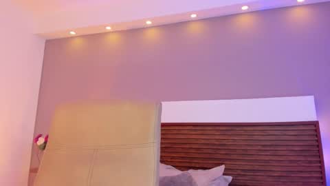 Snapshot of adelehottman chatting on 03.25.26 Adele online show from 03.25.26