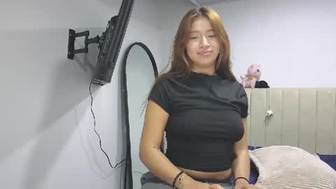 Snapshot of adelein_foxxx chatting on 02.10.26 adellein foxx online show from 02.10.26