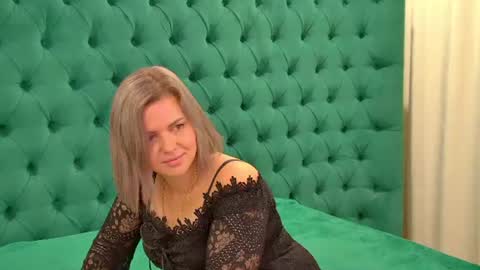 AdeleRavelle online show from 08.04.26