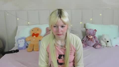 Snapshot of adelesilvy chatting on 06.02.26 adelesilvy online show from 06.02.26