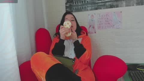 Snapshot of adell_berry chatting on 11.01.25 Adel online show from 11.01.25