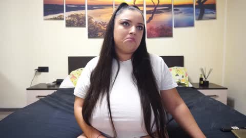 Adellineee online show from 01.30.25