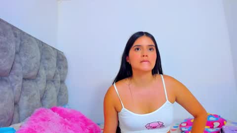 Snapshot of adhara__evanss chatting on 01.17.25 online show from 01.17.25