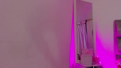 Snapshot of adhara__evanss chatting on 11.19.25 online show from 11.19.25