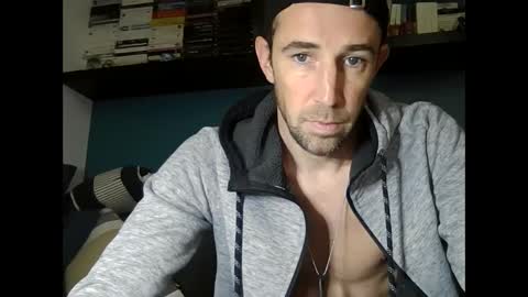 Snapshot of adibou13 chatting on 02.10.25 adibou13 online show from 02.10.25