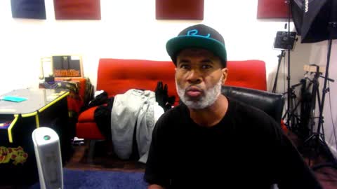 Snapshot of adick_ting chatting on 11.17.25 adick_ting online show from 11.17.25