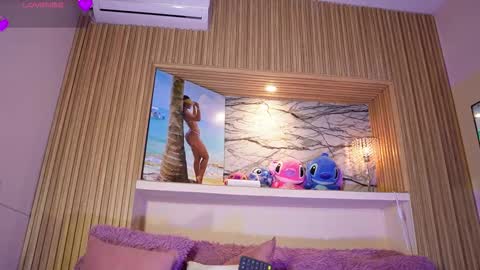 Snapshot of adri_crof chatting on 10.11.25 Adri crof online show from 10.11.25