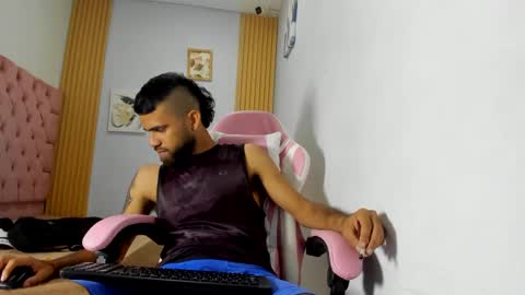 adri_sexboy229 online show from 09.25.25