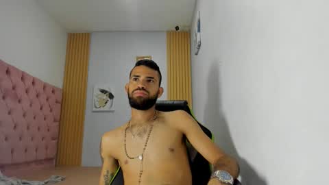 adri_sexboy229 online show from 10.02.25