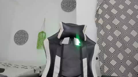 adri_sexboy229 online show from 10.19.25