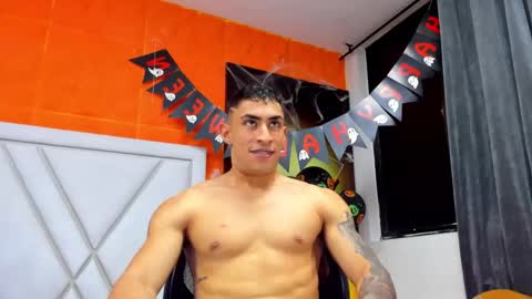 Snapshot of adrian_rae chatting on 11.03.25 online show from 11.03.25