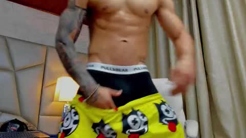 Snapshot of adrian_rae chatting on 11.15.25 online show from 11.15.25