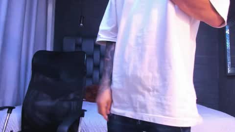 Snapshot of adrian_rae chatting on 11.29.25 online show from 11.29.25