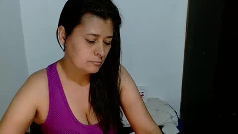 Snapshot of adriana_milf chatting on 04.01.26 Adriana milf online show from 04.01.26