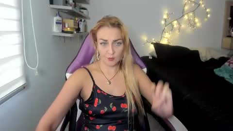 Adriana Paredes  online show from 07.27.26