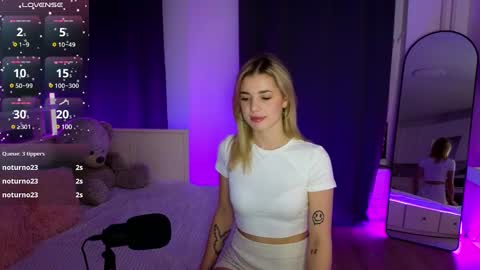 adrianawow1 online show from 02.18.25