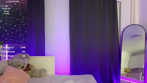 adrianawow1 online show from 02.26.25