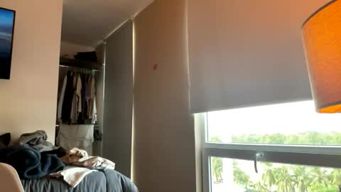 adriannn222 online show from 11.30.25