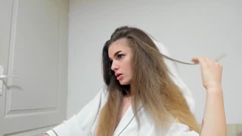 Snapshot of adventurina chatting on 11.19.25 adventurina online show from 11.19.25