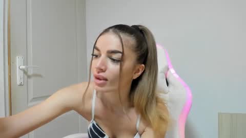 Snapshot of adventurina chatting on 11.23.25 adventurina online show from 11.23.25