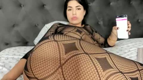 Snapshot of aeenna chatting on 10.26.25 aeenna online show from 10.26.25