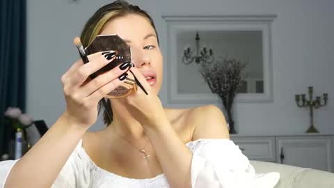 Aelia online show from 09.26.25