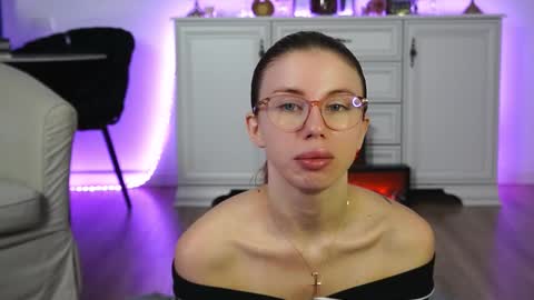 Aelia online show from 10.17.25