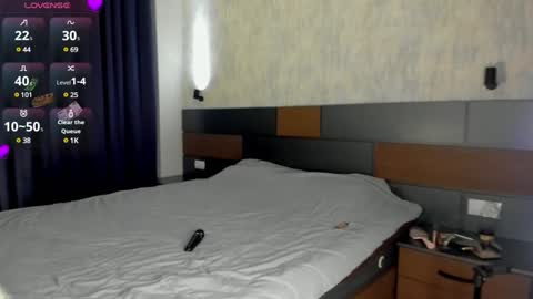 Snapshot of aeries_steel chatting on 12.24.24 Aeries online show from 12.24.24