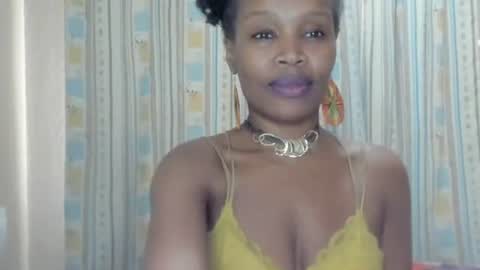 Snapshot of aficangagqueen chatting on 11.04.25 AfricanSquirtQueen online show from 11.04.25