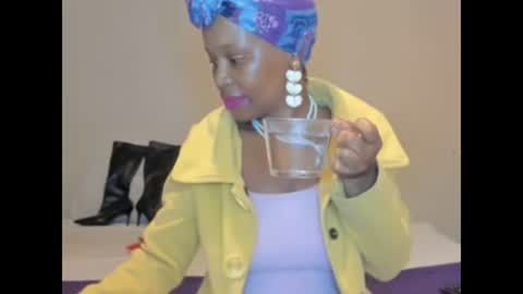 Snapshot of aficangagqueen chatting on 05.19.26 AfricanSquirtQueen online show from 05.19.26
