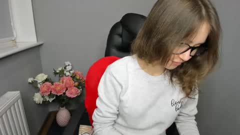 Snapshot of afinacutie chatting on 12.16.24 Afina online show from 12.16.24