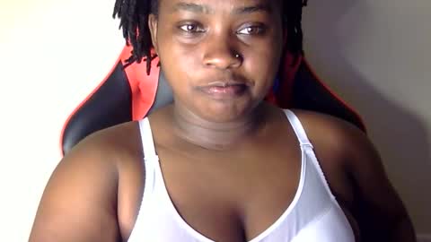 Snapshot of african001 chatting on 09.10.25 stella online show from 09.10.25