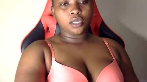 Snapshot of african001 chatting on 10.01.25 stella online show from 10.01.25