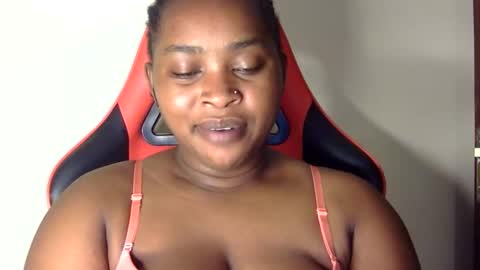 Snapshot of african001 chatting on 10.09.25 stella online show from 10.09.25