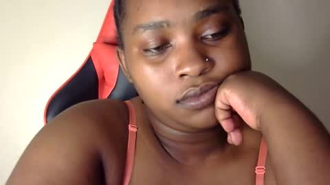 Snapshot of african001 chatting on 10.14.25 stella online show from 10.14.25